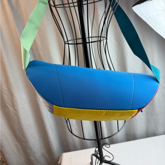 Cotopaxi Multicolor Hip/Crossbody Bag - Picture 6 of 9